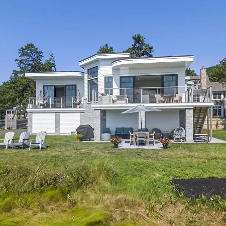 Luxurious Waterfront Retreat In Ogunquit Maine Perfect For Your Family